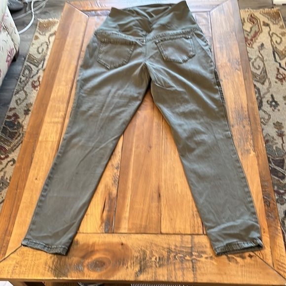 𝅺isabel Maternity by Ingrid & Isabel straight Recto maternity pants, size 6 - Picture 2 of 4